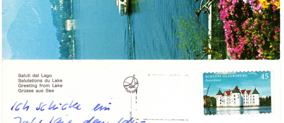 Ein Jahr lang schickt Olaf Nicolai dem Bieter eine persönliche Postkarte von Orten, die er bereist.